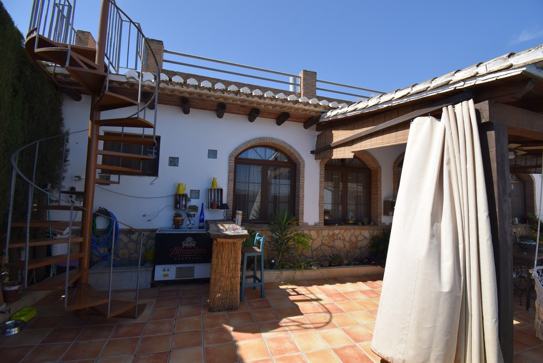 BELLISSIMA CASA DI CAMPAGNA CON MOLTO FASCINO E TANTE POSSIBILITA&#39;...