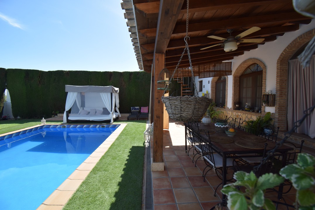 BELLISSIMA CASA DI CAMPAGNA CON MOLTO FASCINO E TANTE POSSIBILITA&#39;...