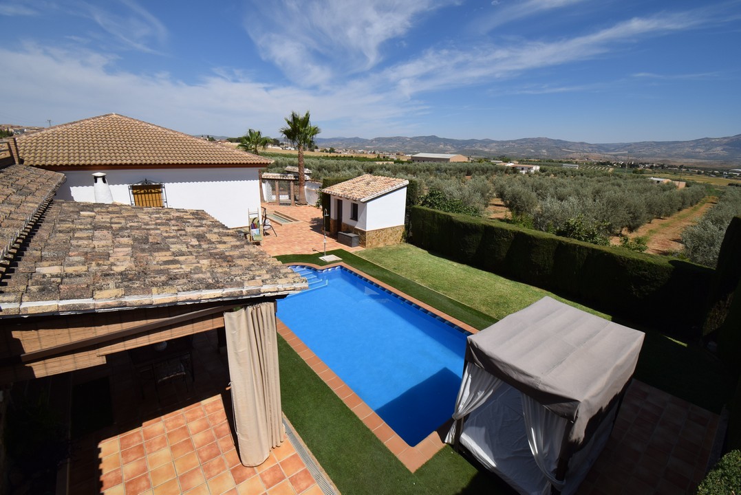 BELLISSIMA CASA DI CAMPAGNA CON MOLTO FASCINO E TANTE POSSIBILITA&#39;...