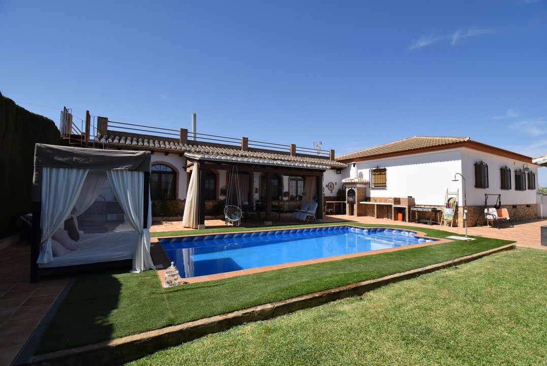 BELLISSIMA CASA DI CAMPAGNA CON MOLTO FASCINO E TANTE POSSIBILITA&#39;...