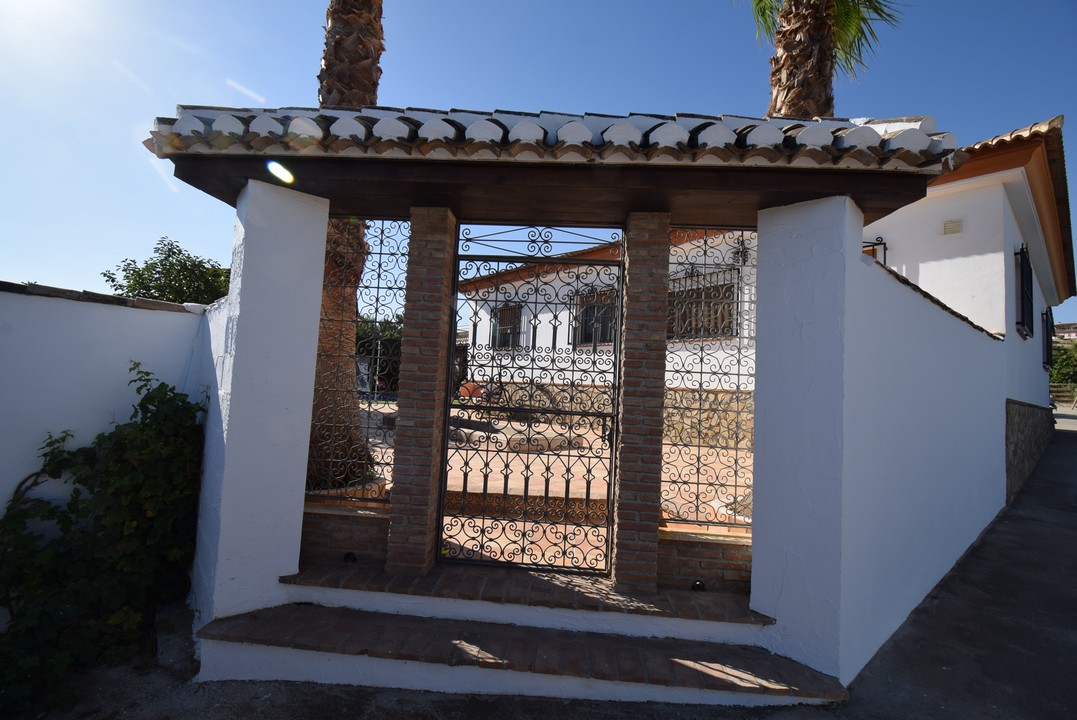 BELLISSIMA CASA DI CAMPAGNA CON MOLTO FASCINO E TANTE POSSIBILITA&#39;...