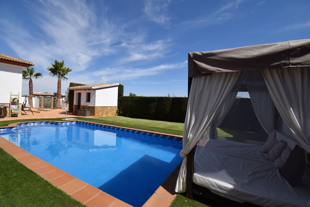 BELLISSIMA CASA DI CAMPAGNA CON MOLTO FASCINO E TANTE POSSIBILITA&#39;...