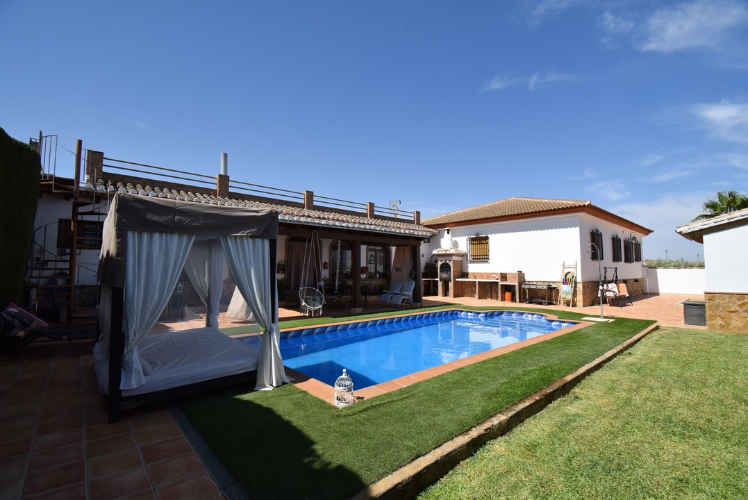 BELLISSIMA CASA DI CAMPAGNA CON MOLTO FASCINO E TANTE POSSIBILITA&#39;...