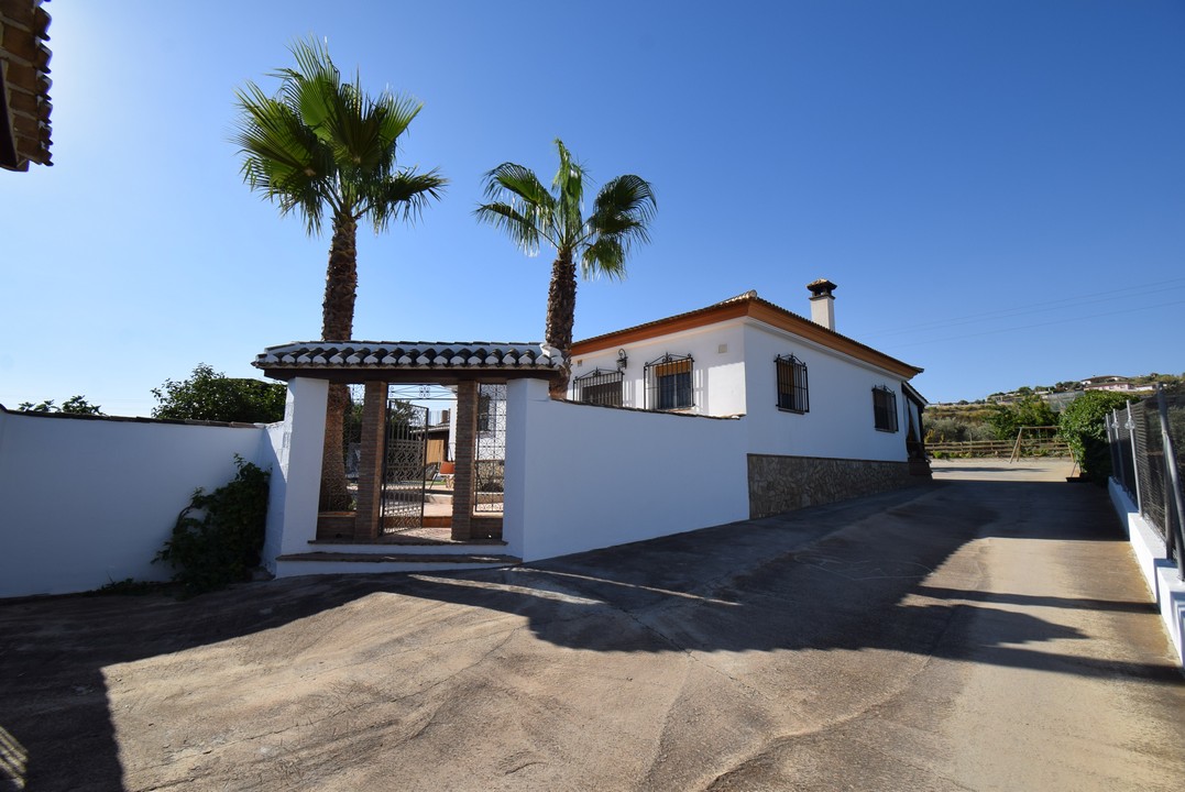 BELLISSIMA CASA DI CAMPAGNA CON MOLTO FASCINO E TANTE POSSIBILITA&#39;...