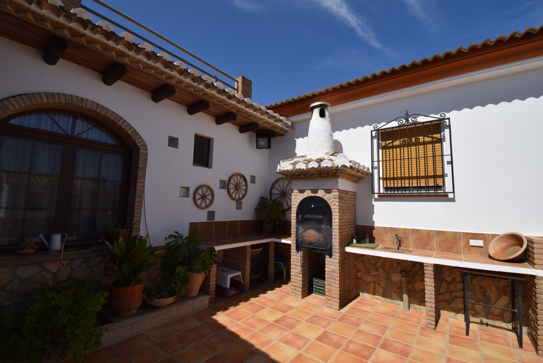 BELLISSIMA CASA DI CAMPAGNA CON MOLTO FASCINO E TANTE POSSIBILITA&#39;...