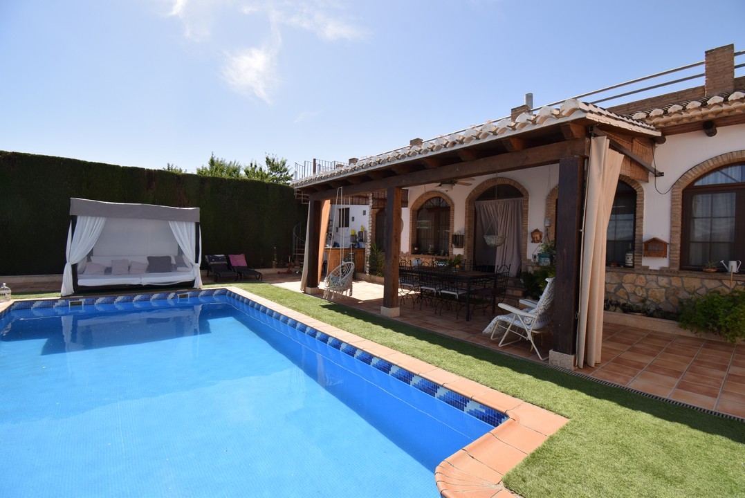 BELLISSIMA CASA DI CAMPAGNA CON MOLTO FASCINO E TANTE POSSIBILITA&#39;...