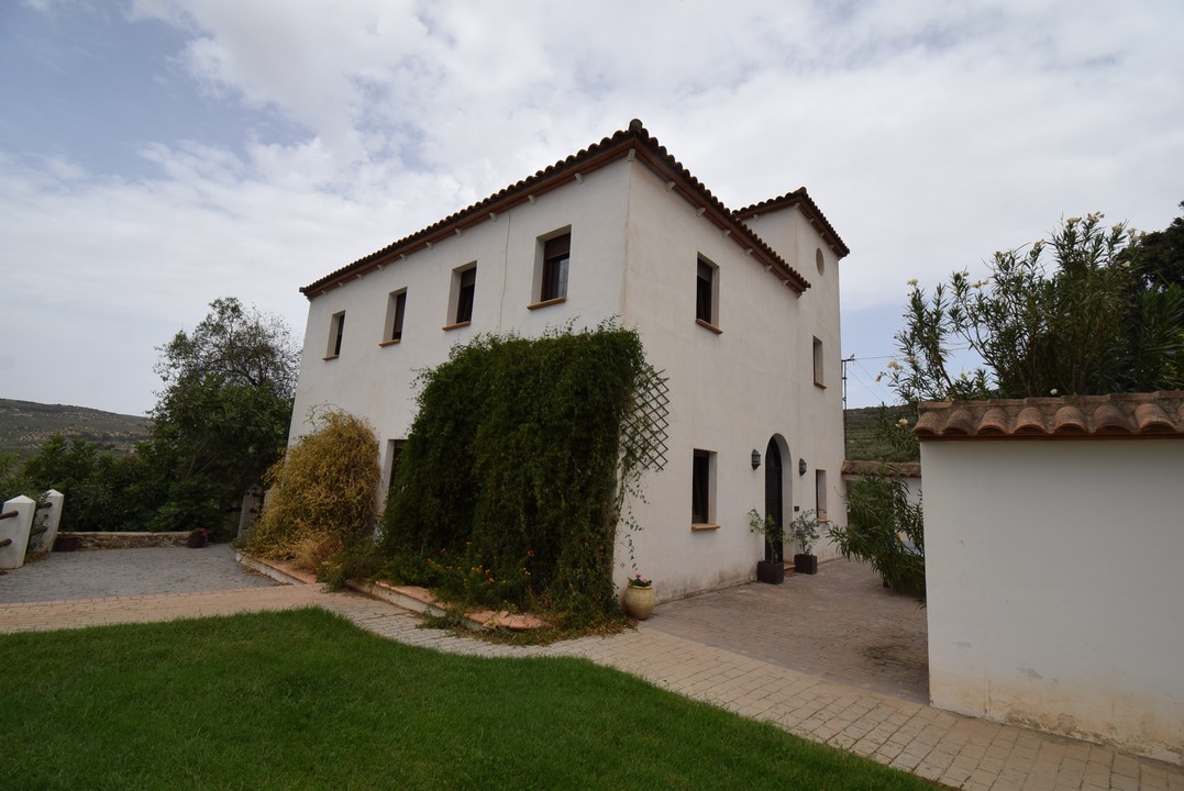 ESTUPENDA CASA DE CAMPO CON ANEXO INDEPENDIENTE, PISCINA Y ESTUPENDAS VISTAS