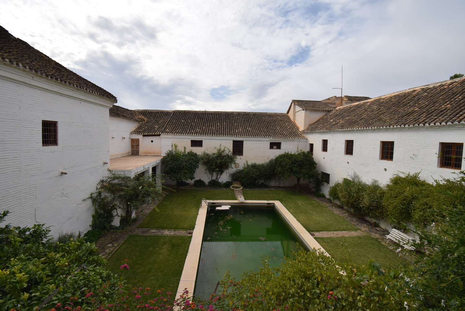 CASA SINGULAR A 10 MINUTOS DE GRANADA