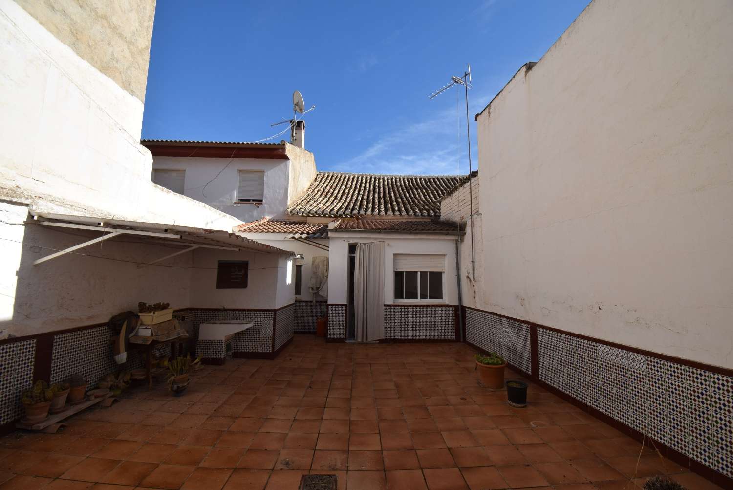 GRAN CASA DE PUEBLO CENTENEARIO CON AMPLIO PATIO