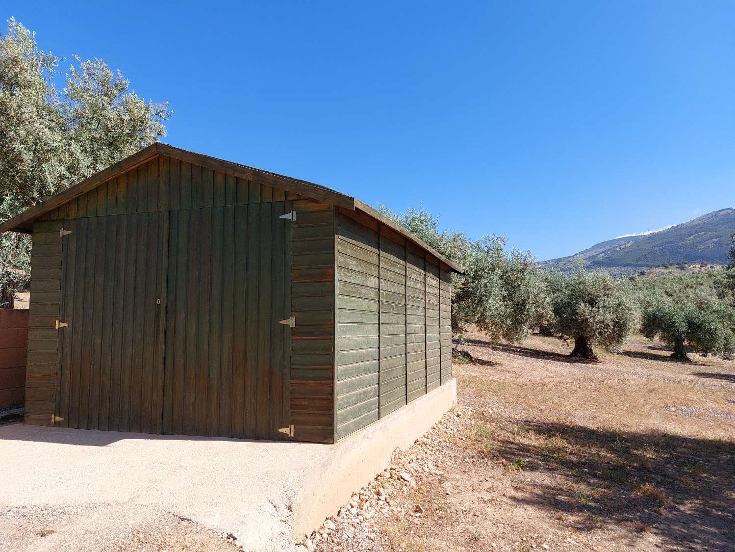 CASA DE CAMPO DE ALTAS CALIDADES, OLIVAR Y FANTÁSTICAS VISTAS