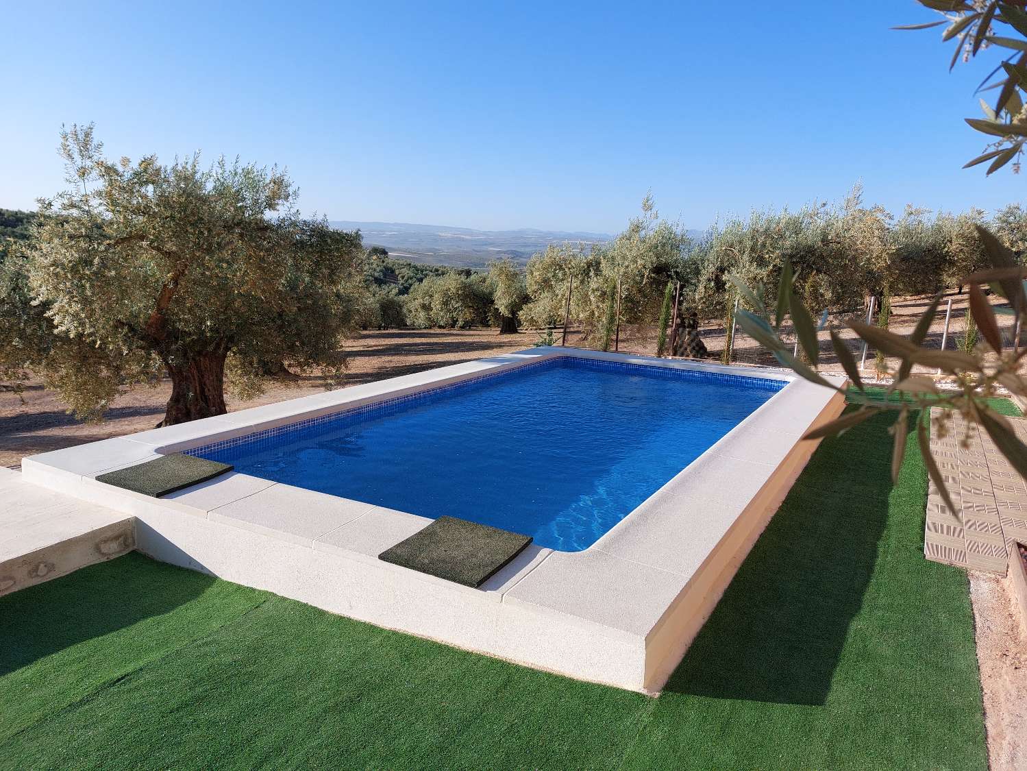 HIGH-QUALITY COUNTRY HOUSE, OLIVE GROVE AND FANTASTIC VIEWS