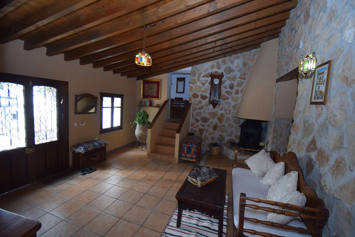 Beautiful rustic farmhouse, with 2 independent apartments, pool and great views