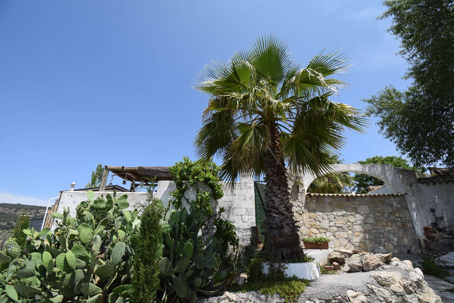 Belle ferme rustique, avec 2 appartements indépendants, piscine et superbes vues