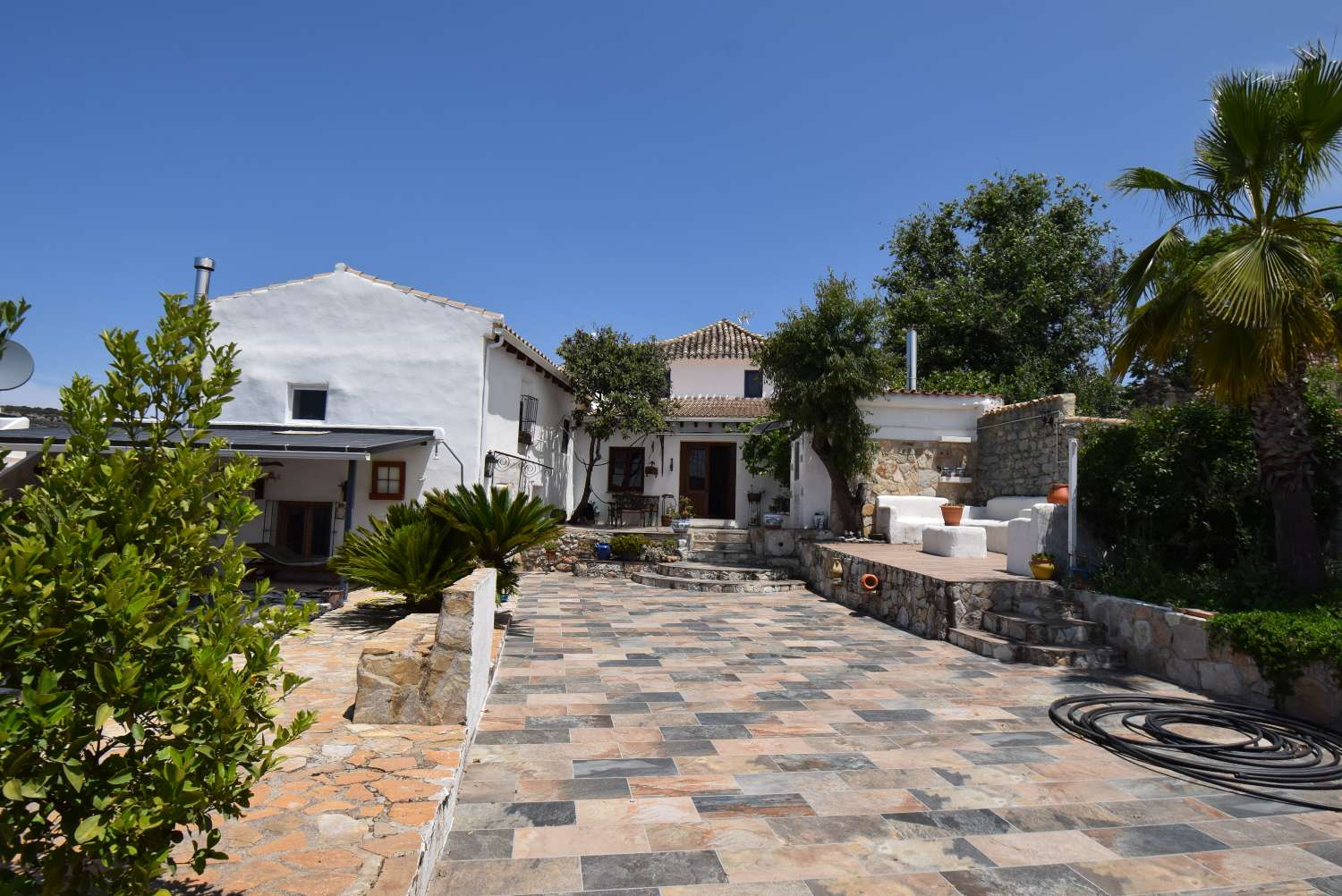 Belle ferme rustique, avec 2 appartements indépendants, piscine et superbes vues