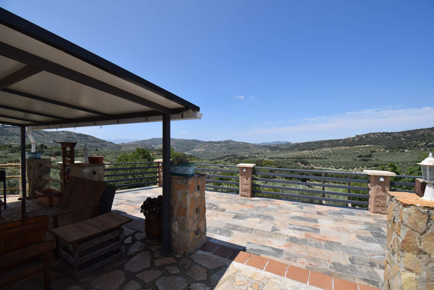 Belle ferme rustique, avec 2 appartements indépendants, piscine et superbes vues