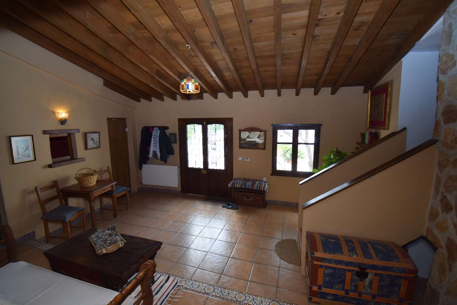 Beautiful rustic farmhouse, with 2 independent apartments, pool and great views