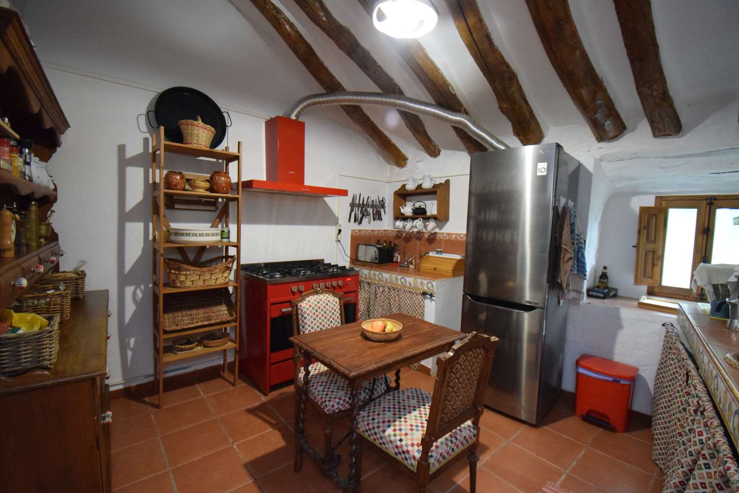 Belle ferme rustique, avec 2 appartements indépendants, piscine et superbes vues