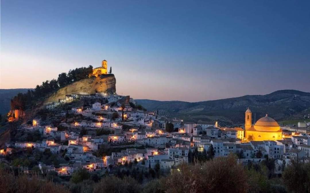 Precioso cortijo rústico, con 2 apartamentos independientes, piscina y estupendas vistas