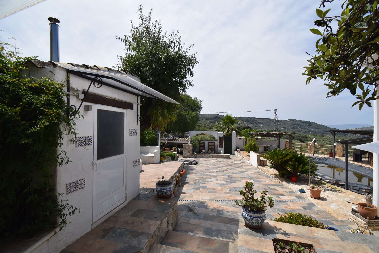 Belle ferme rustique, avec 2 appartements indépendants, piscine et superbes vues