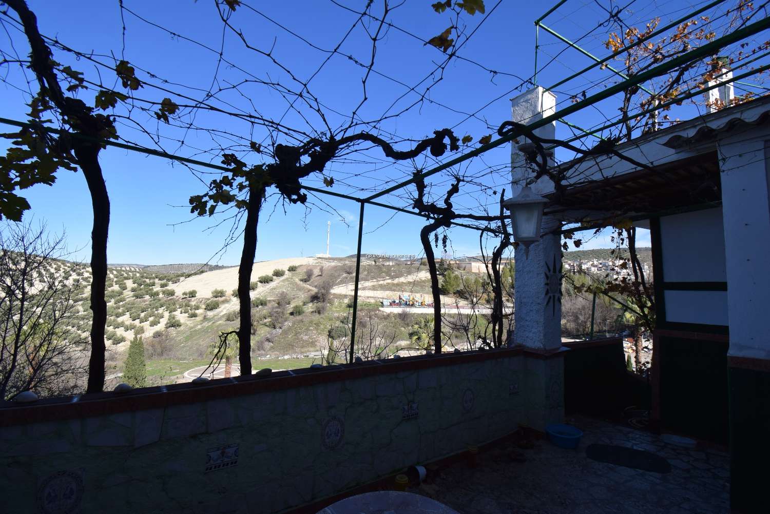 Casa de pueblo con amplias zonas exteriores y vistas