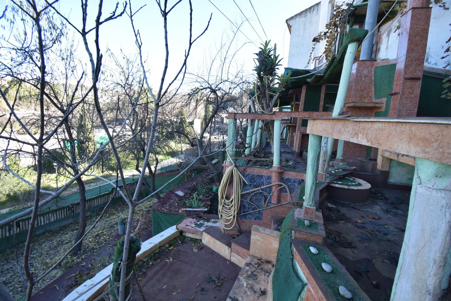 Casa di paese con ampi spazi esterni e vista