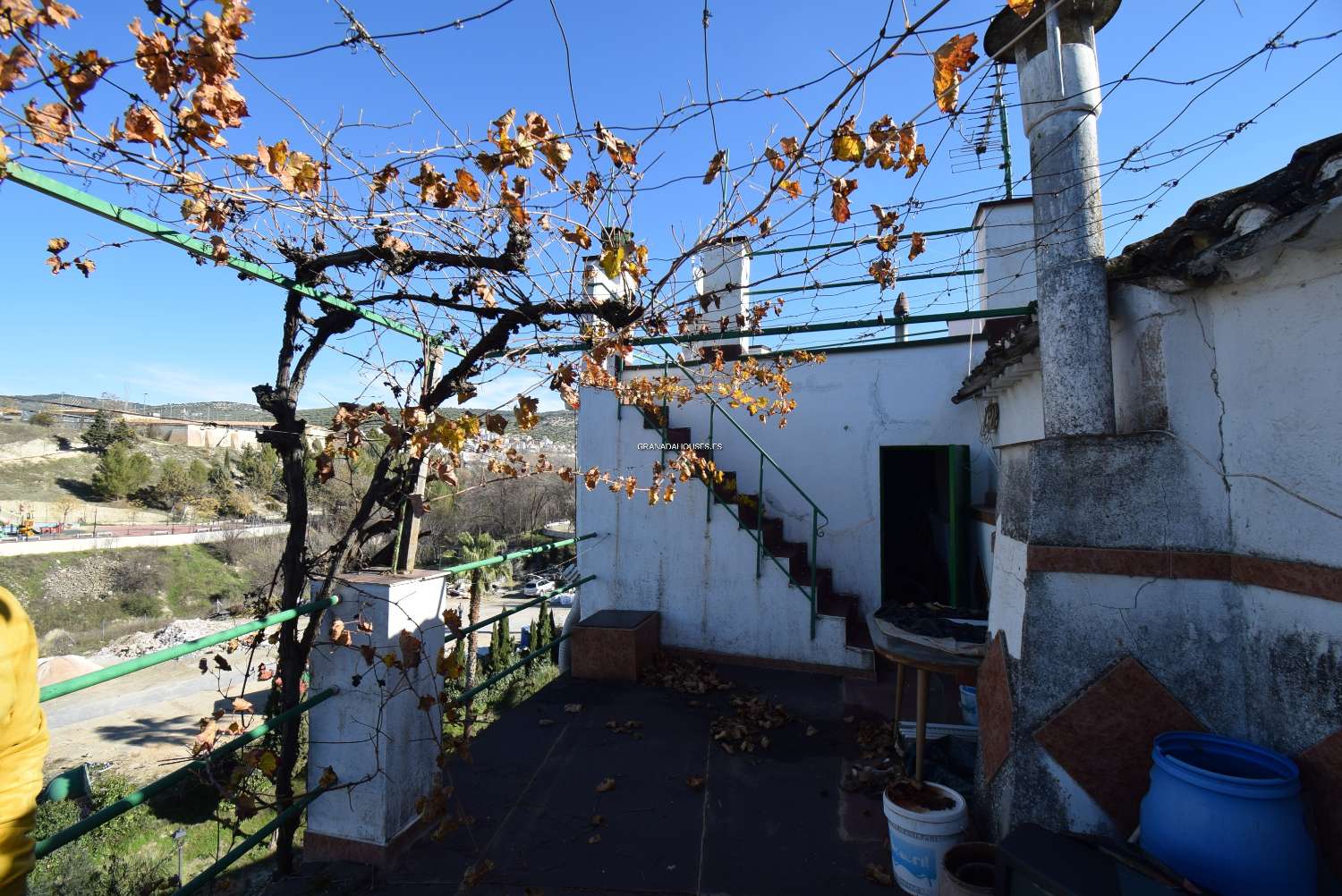 Casa di paese con ampi spazi esterni e vista