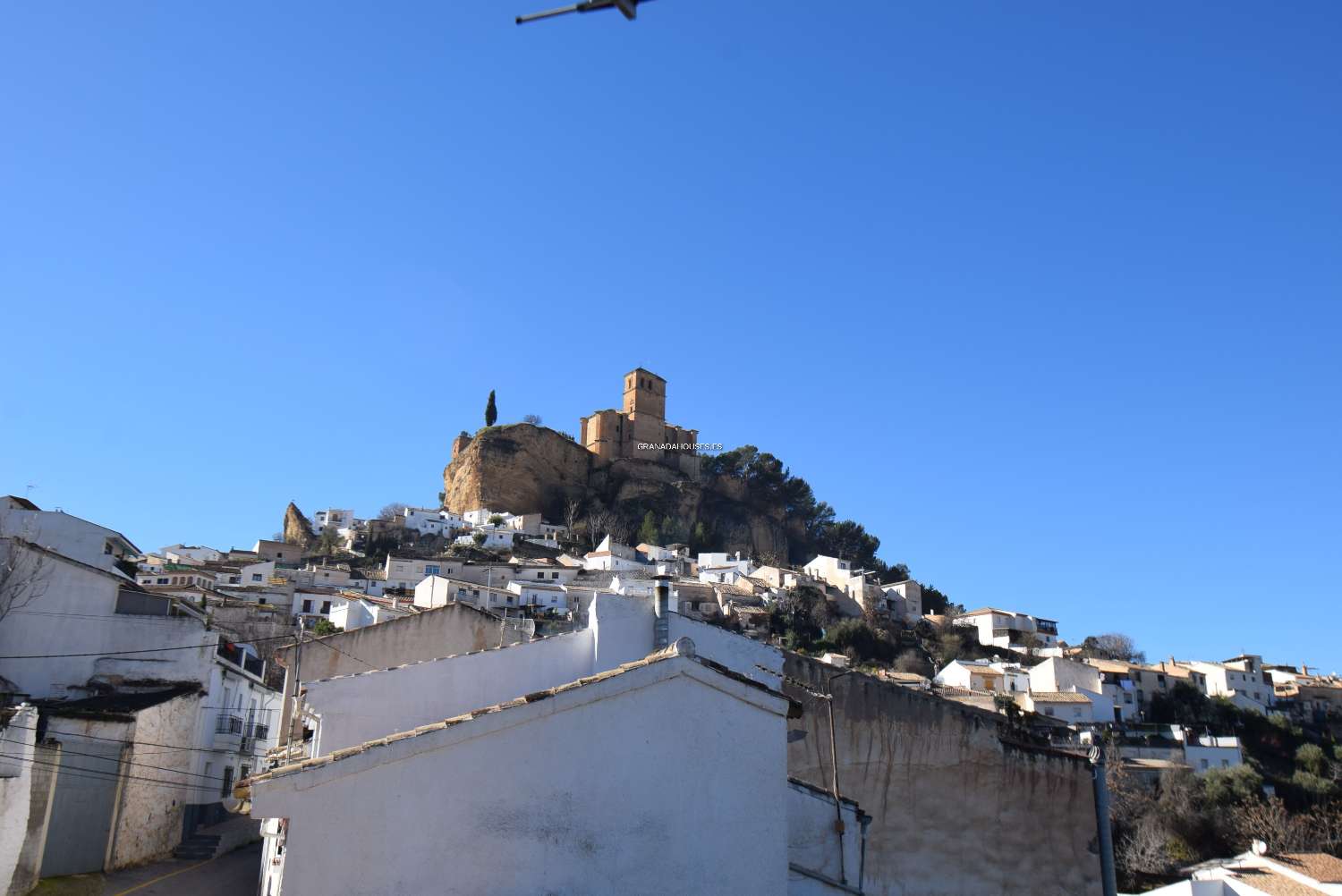 Casa di paese con ampi spazi esterni e vista