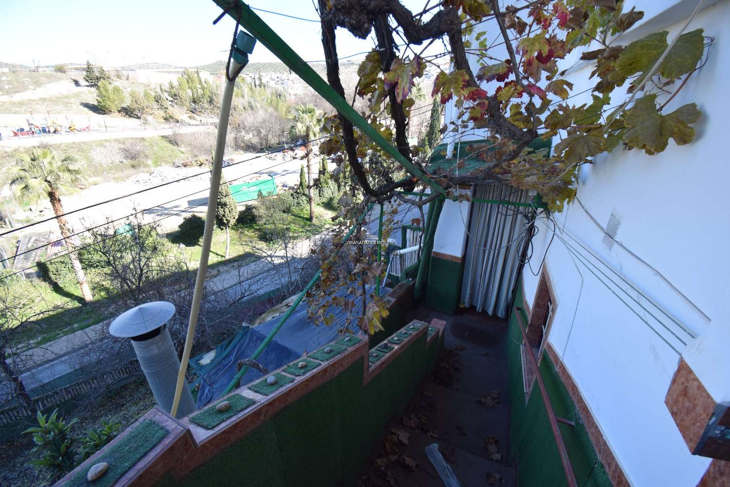 Casa di paese con ampi spazi esterni e vista