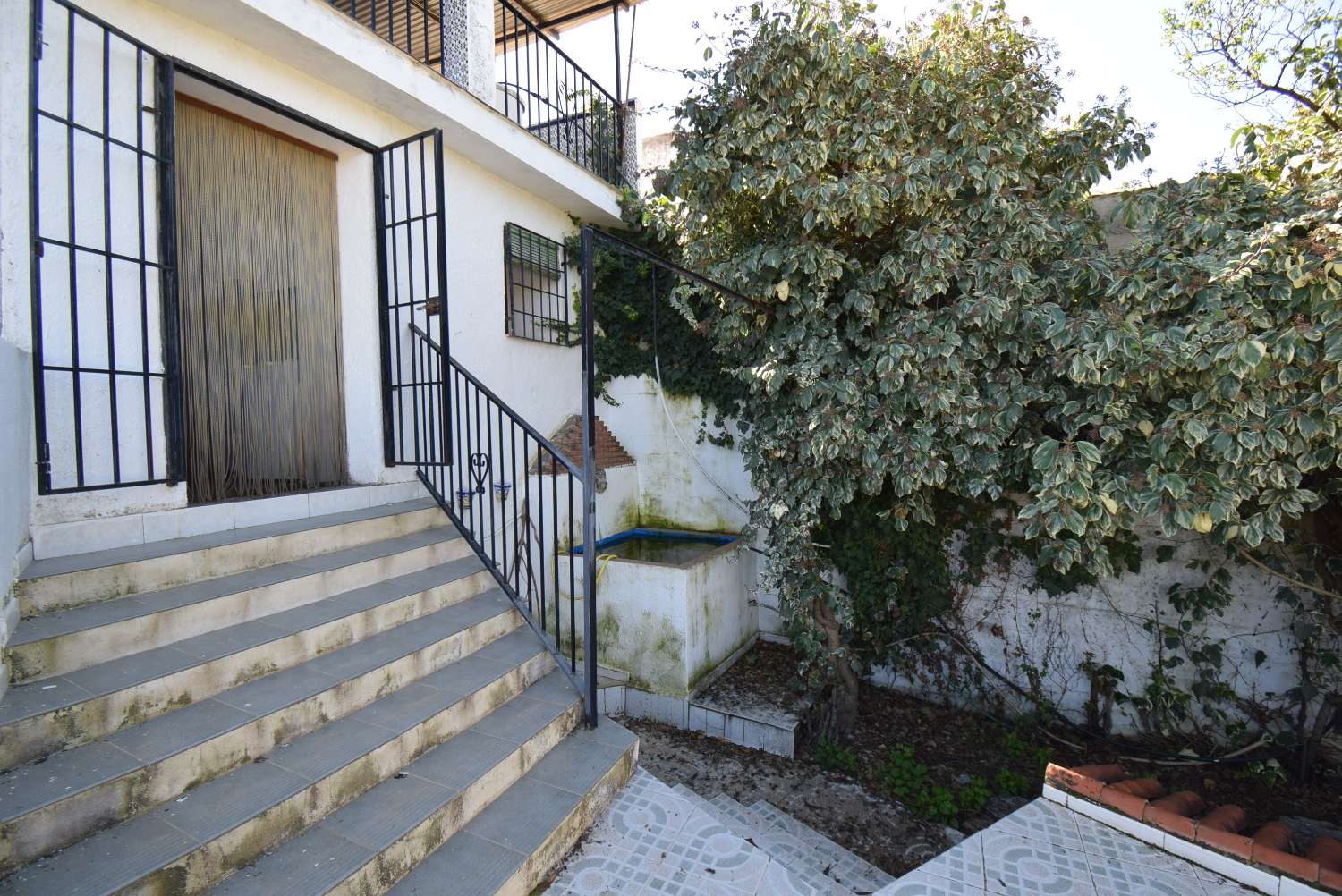 MAISON RUSTIQUE AVEC VUE MAGNIFIQUE DANS UN QUARTIER TRES CALME