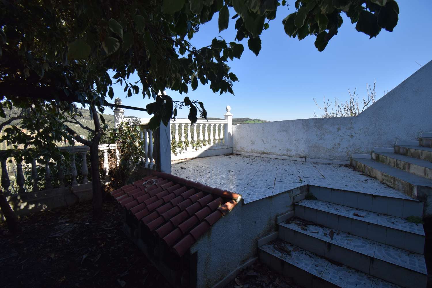 CASA RÚSTICA CON MAGNÍFICAS VISTAS EN ZONA MUY TRANQUILA