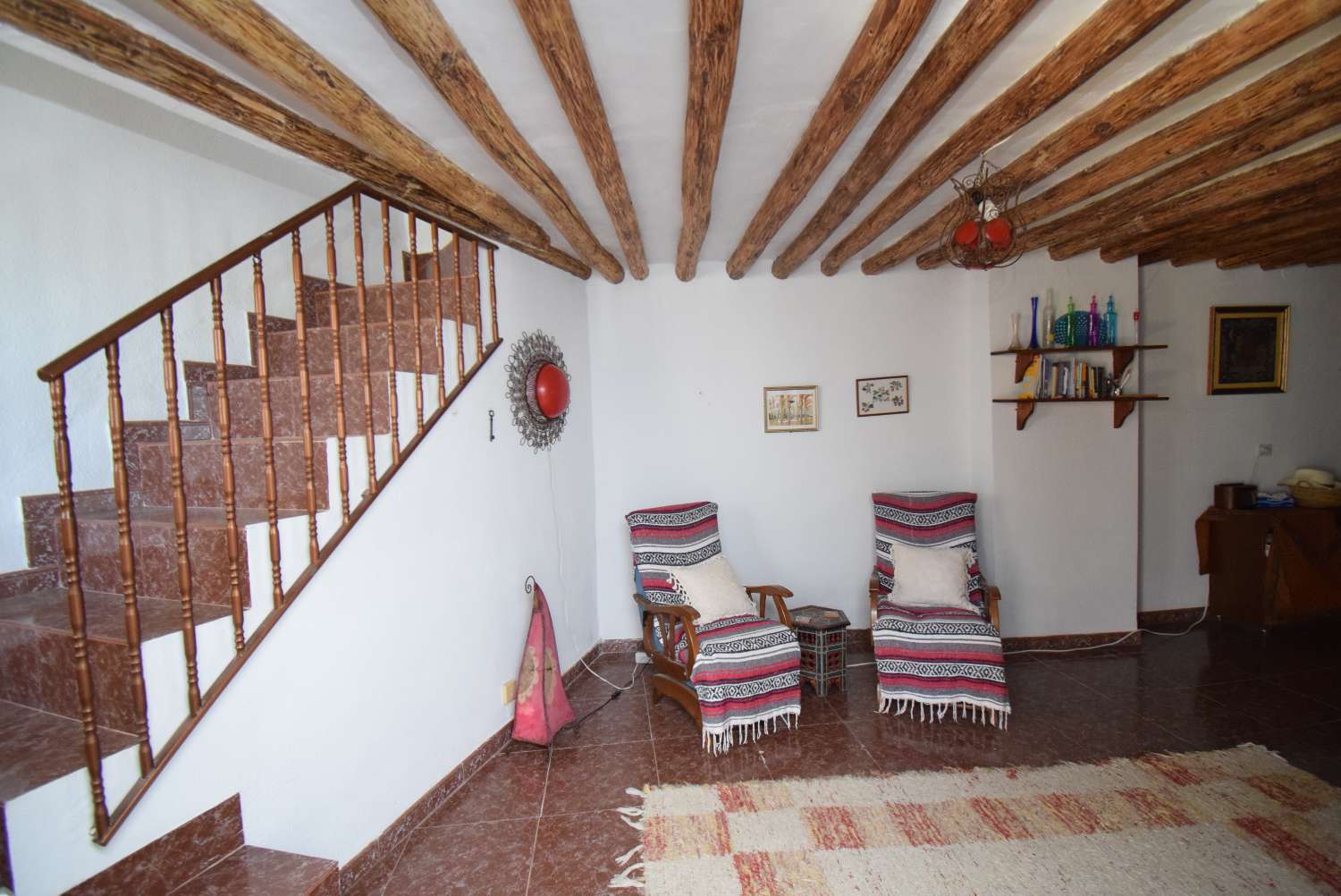 RUSTIC HOUSE S ZNIČENÍM ZOBRAZUJE VE VELMI TICHÉ OBLASTI