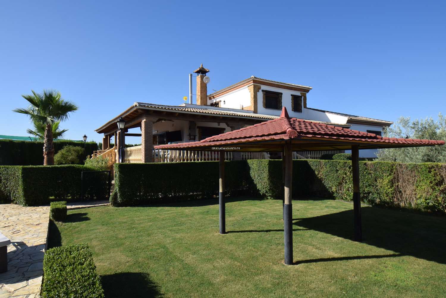 Fantastic detached villa with tennis court, swimming-pool and great views