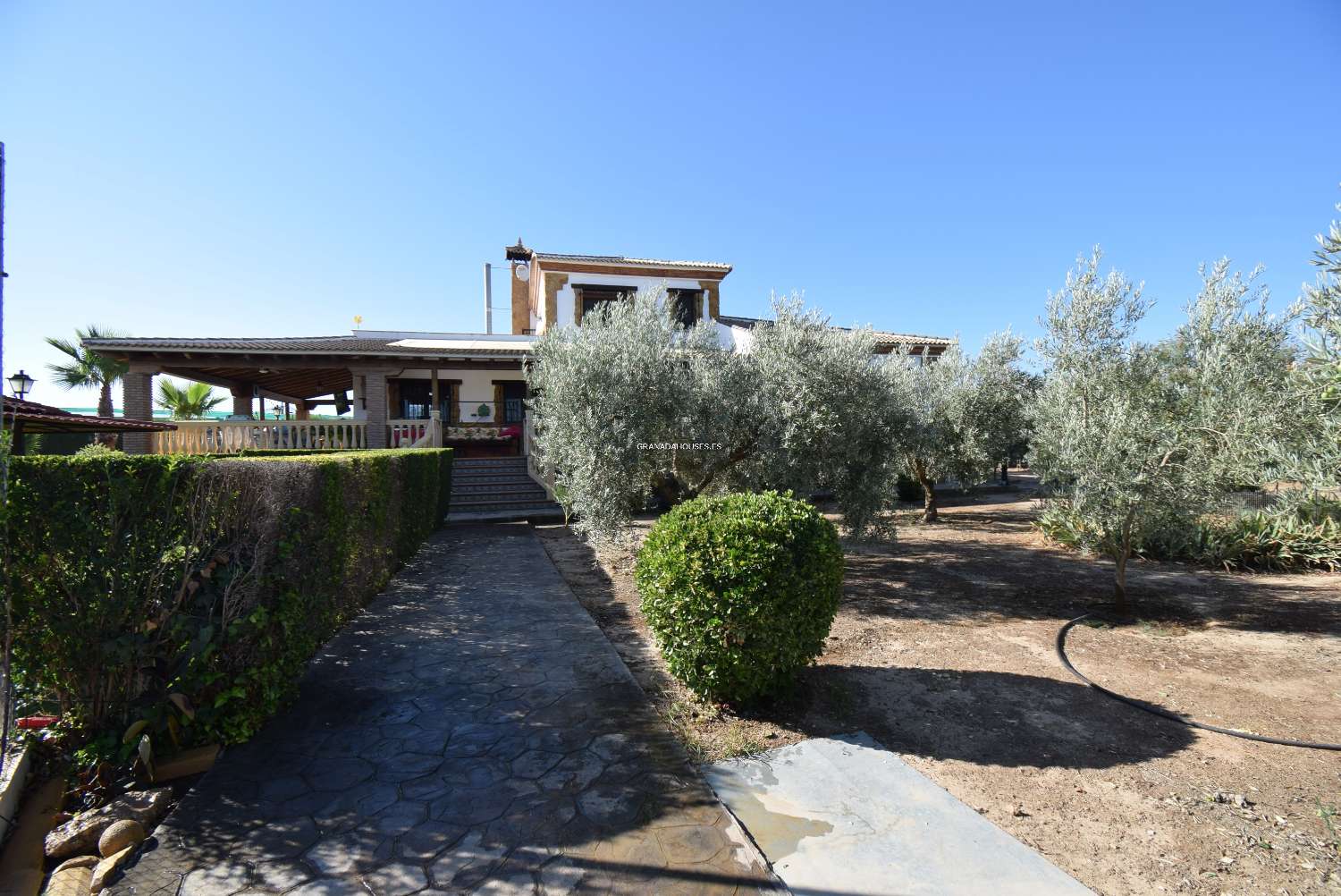 Fantastica villa indipendente con campo da tennis, piscina e splendida vista