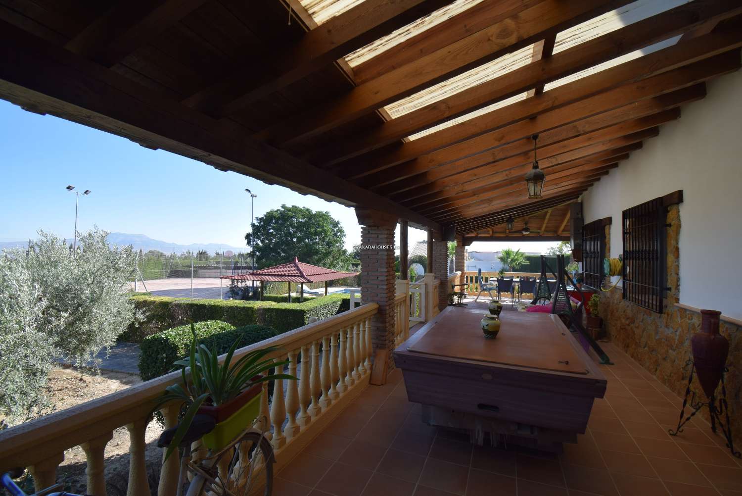 Fantastic detached villa with tennis court, swimming-pool and great views