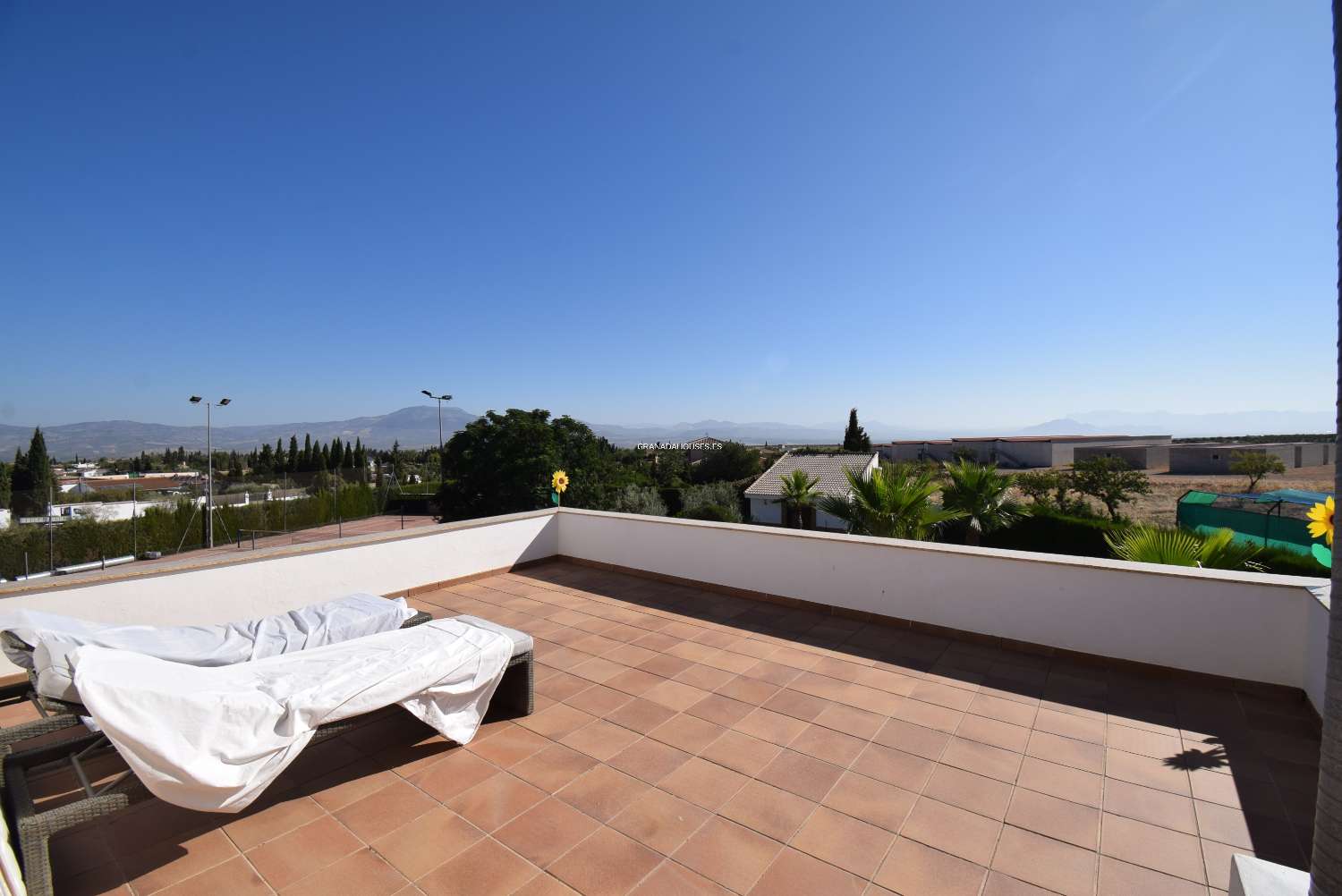 Fantastic detached villa with tennis court, swimming-pool and great views