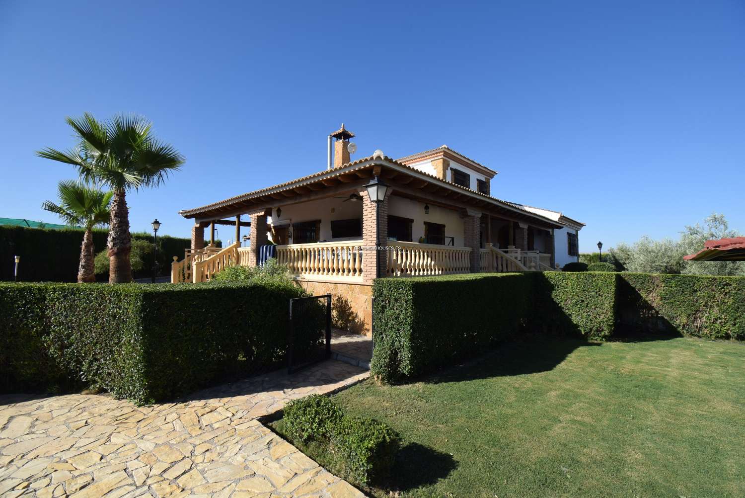 Fantastic detached villa with tennis court, swimming-pool and great views