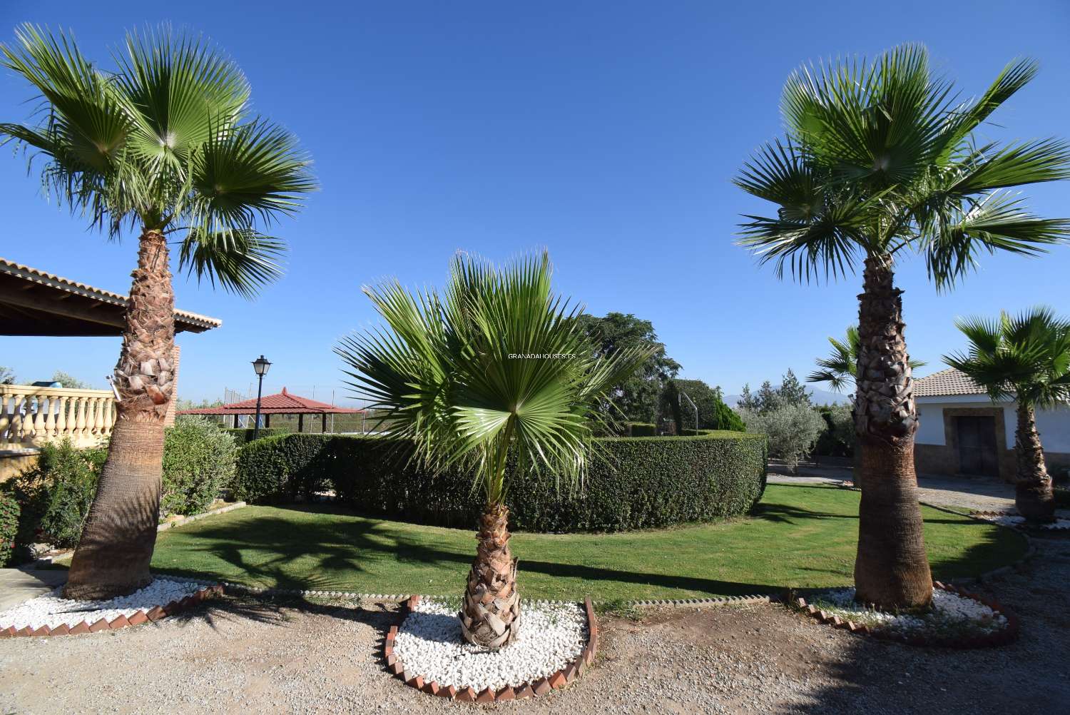 Fantastique villa individuelle avec court de tennis, piscine et superbes vues