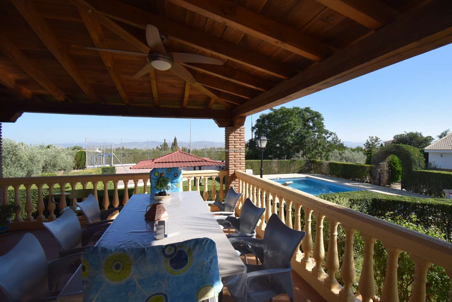 Fantástica villa independiente con pista de tenis, piscina y excelentes vistas