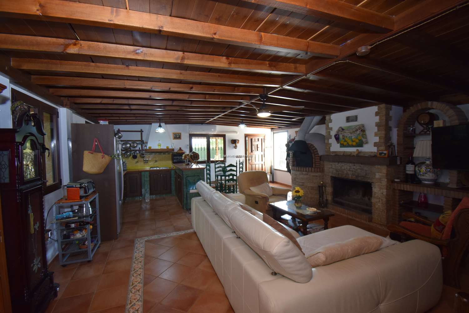 Fantastic detached villa with tennis court, swimming-pool and great views