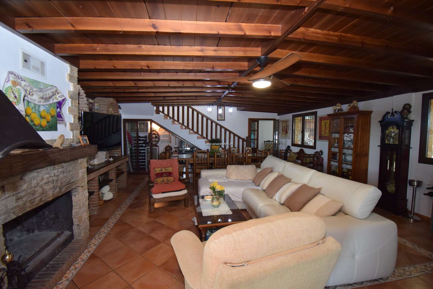 Fantastic detached villa with tennis court, swimming-pool and great views