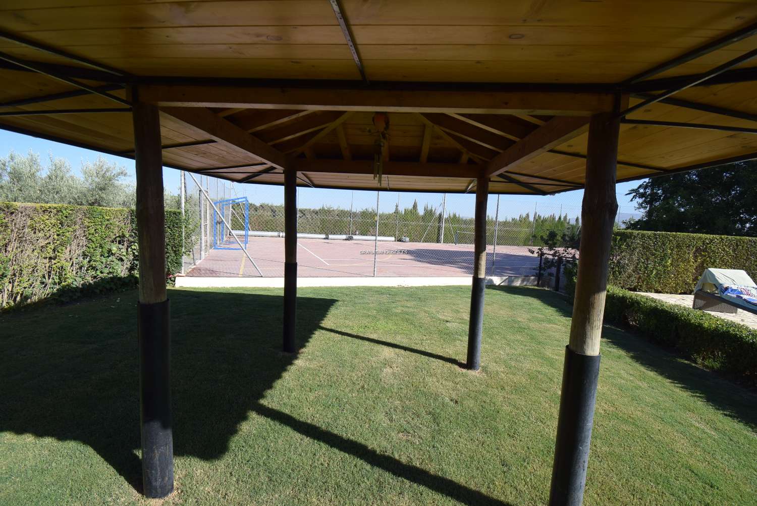 Fantástica villa independiente con pista de tenis, piscina y excelentes vistas