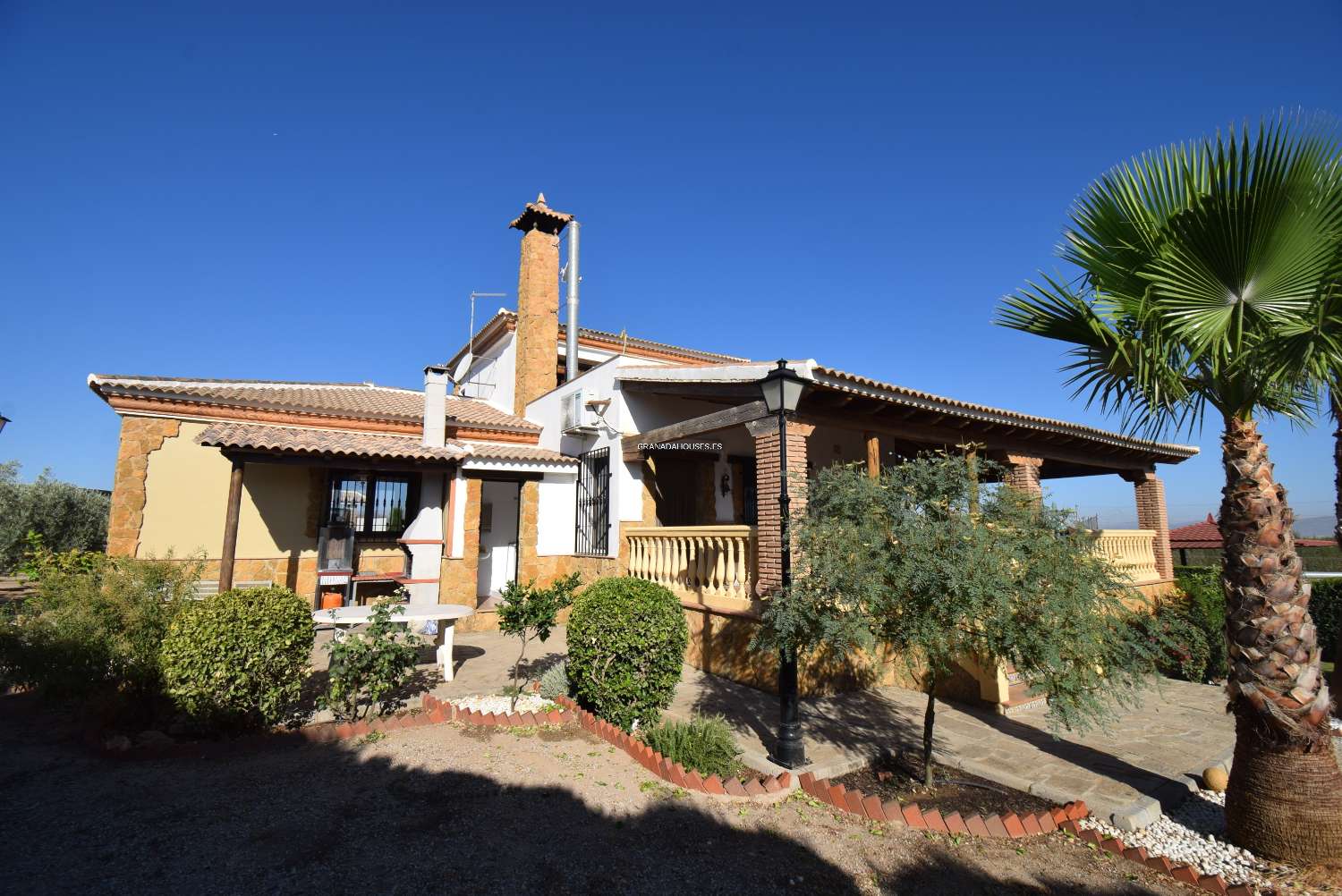 Fantástica villa independiente con pista de tenis, piscina y excelentes vistas