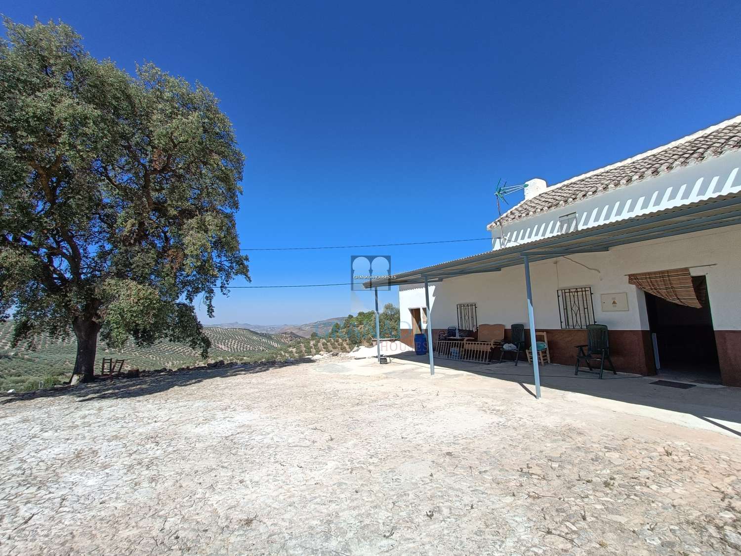 Casa de pueblo rústica con vistas espectaculares y 4 parcelas edificables