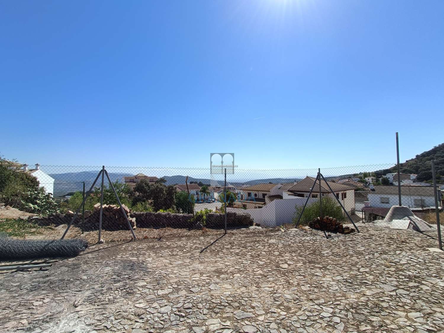 Casa de pueblo rústica con vistas espectaculares y 4 parcelas edificables