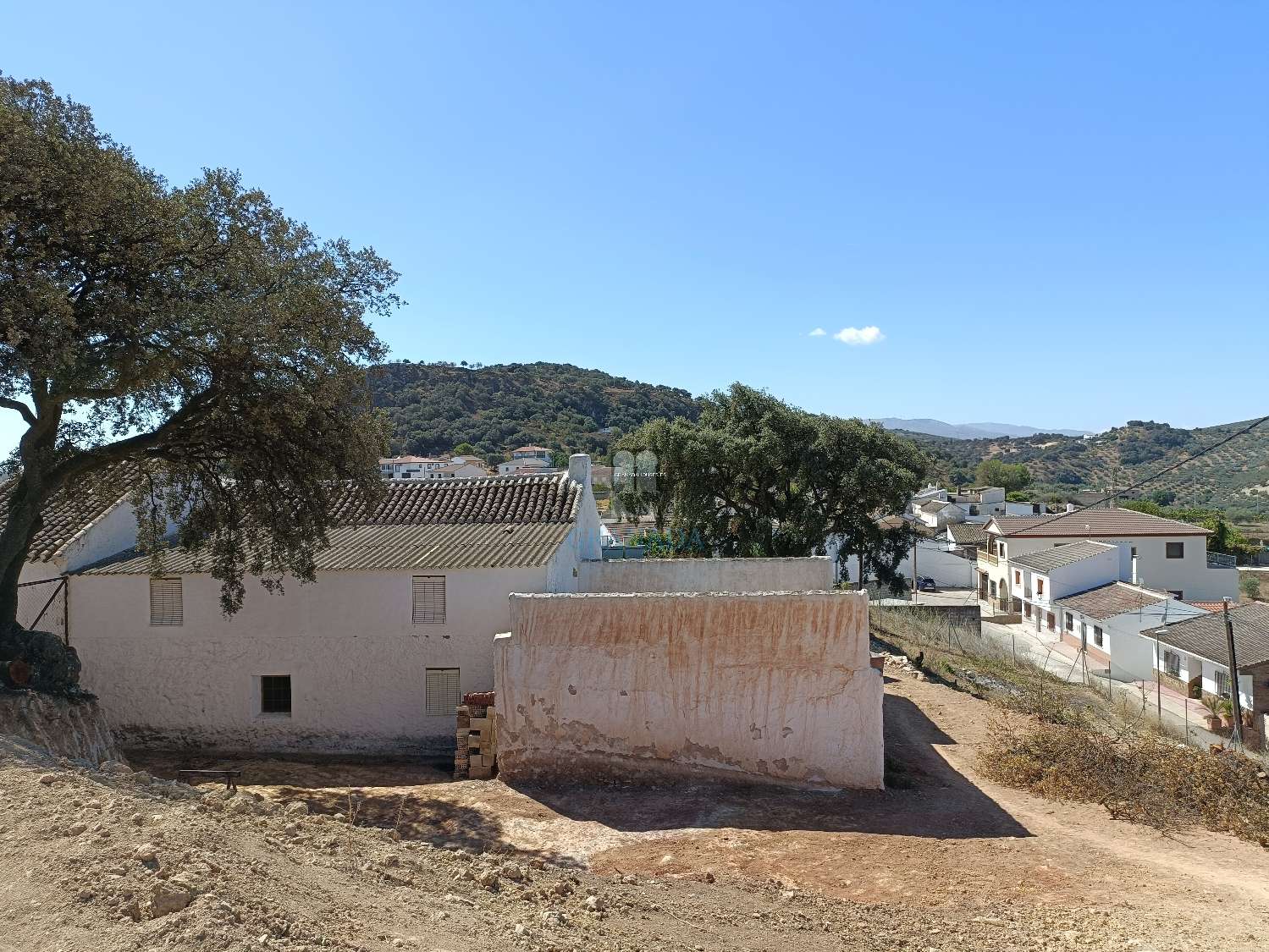 Casa de pueblo rústica con vistas espectaculares y 4 parcelas edificables