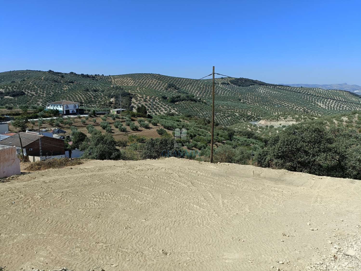 Maison de village rustique avec des vues spectaculaires et 4 terrains à bâtir