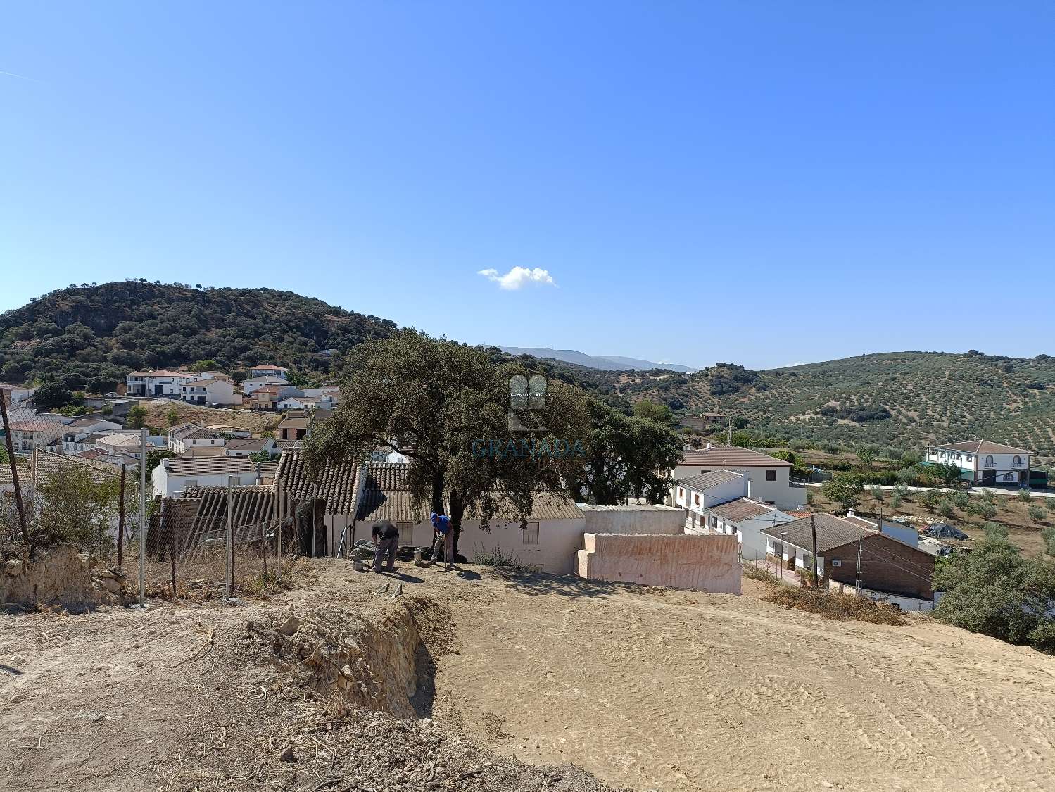 Maison de village rustique avec des vues spectaculaires et 4 terrains à bâtir