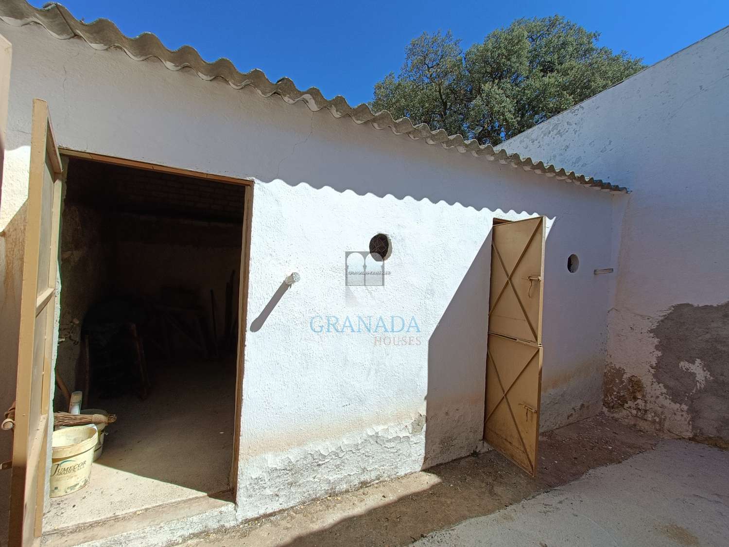 Casa de pueblo rústica con vistas espectaculares y 4 parcelas edificables