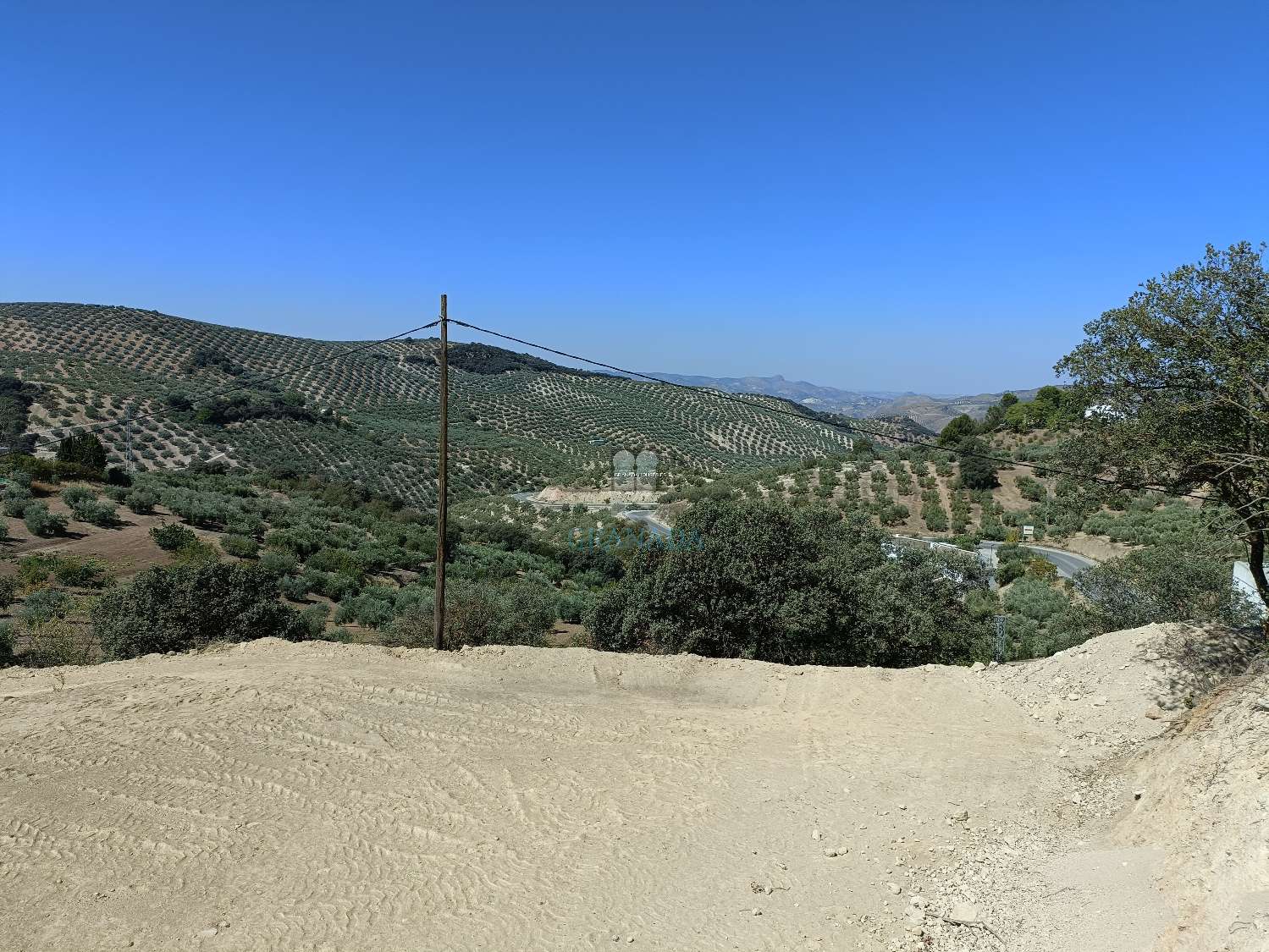 Maison de village rustique avec des vues spectaculaires et 4 terrains à bâtir