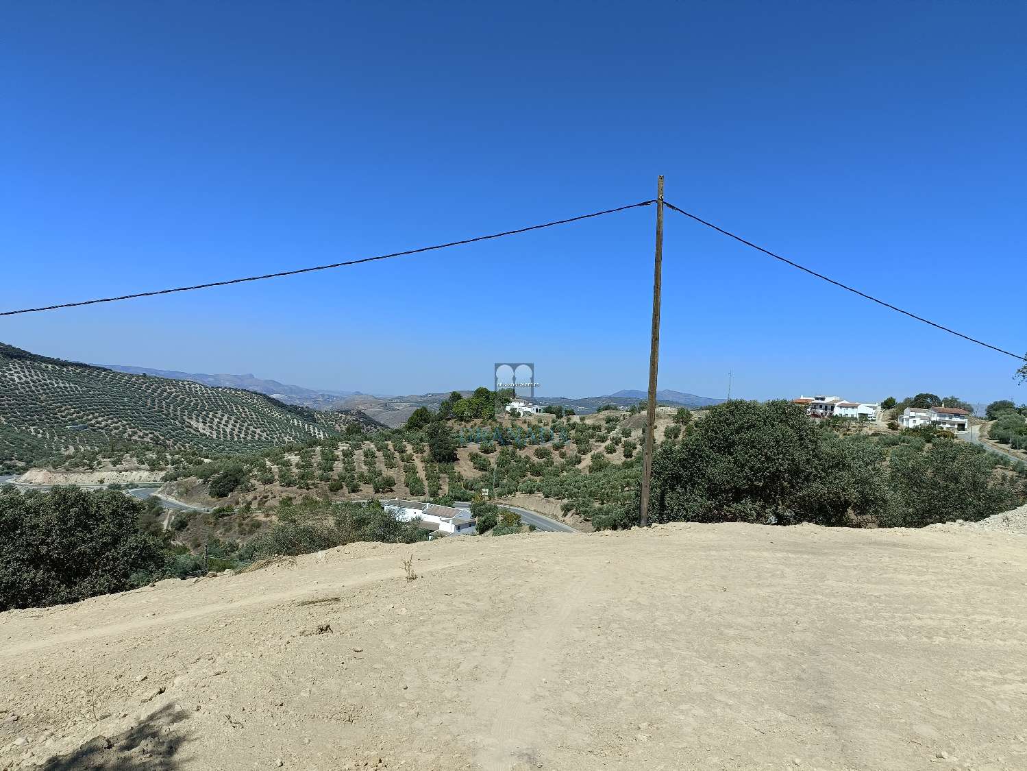 Casa de pueblo rústica con vistas espectaculares y 4 parcelas edificables